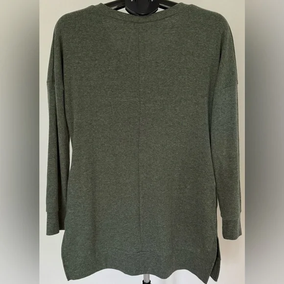 Yidarton Moss Green Long Sleeve V-Neck Tunic | Size M - Picture 2 of 3
